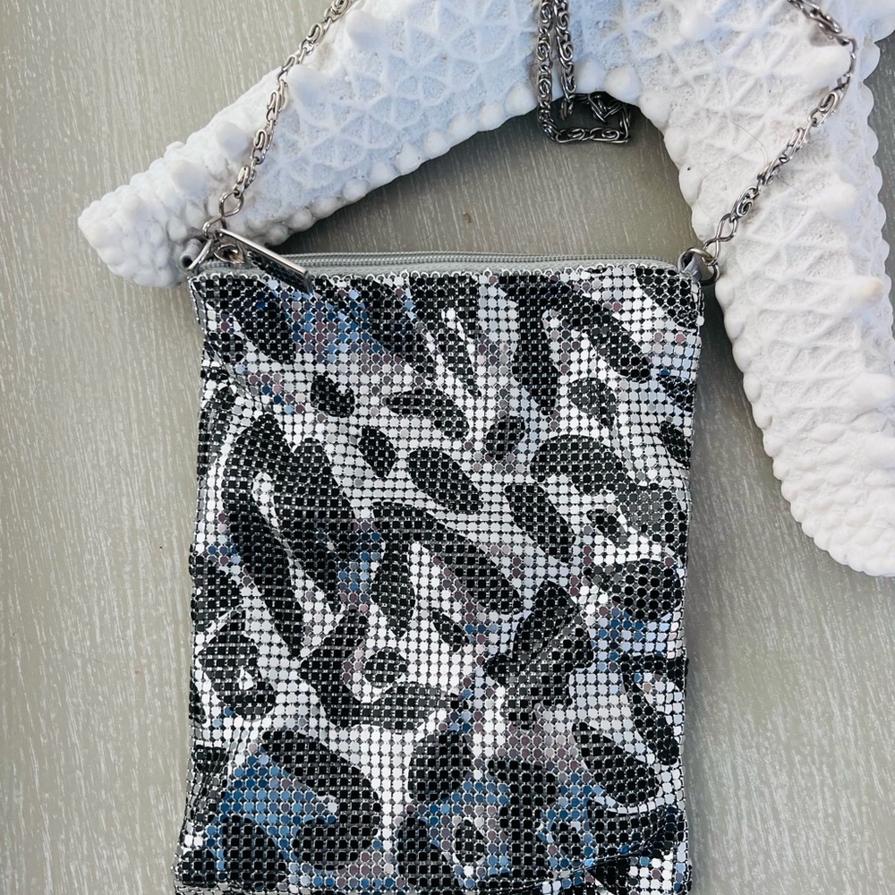 Metal Mesh Mini Crossbody Leopard Pattern - Picture 3 of 9